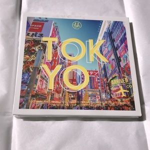 BH Cosmetics - Trendy In Tokyo eyeshadow palette - Travel Series